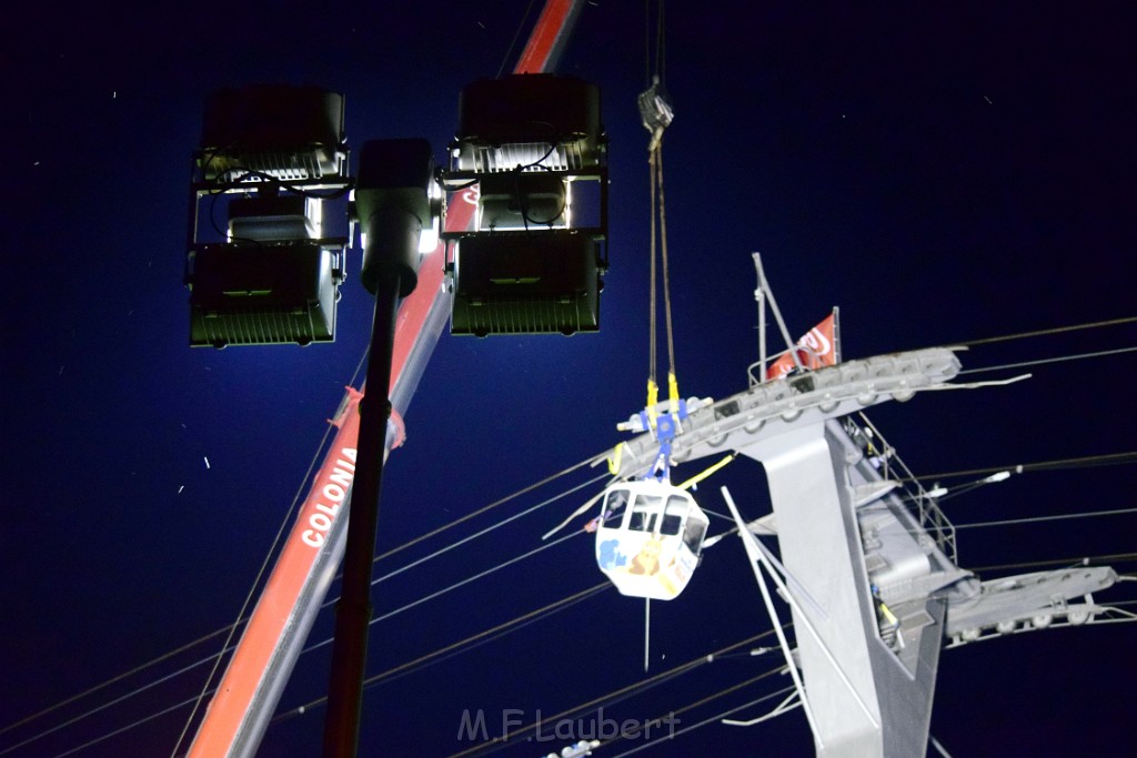 Koelner Seilbahn Gondel blieb haengen Koeln Linksrheinisch P913.JPG - Miklos Laubert